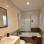 3br Center - Ideal Groups - 6 Pax Apartman