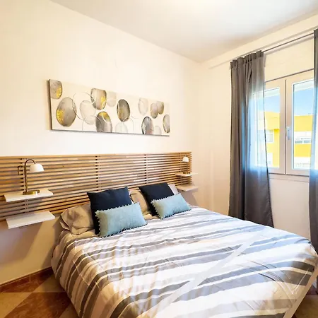 Spacious & Bright In Apartman Málaga