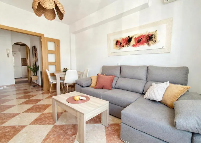 Spacious & Bright In Málaga