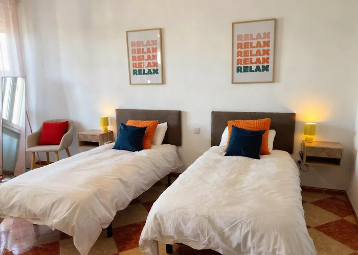 Spacious & Bright In Apartman Málaga